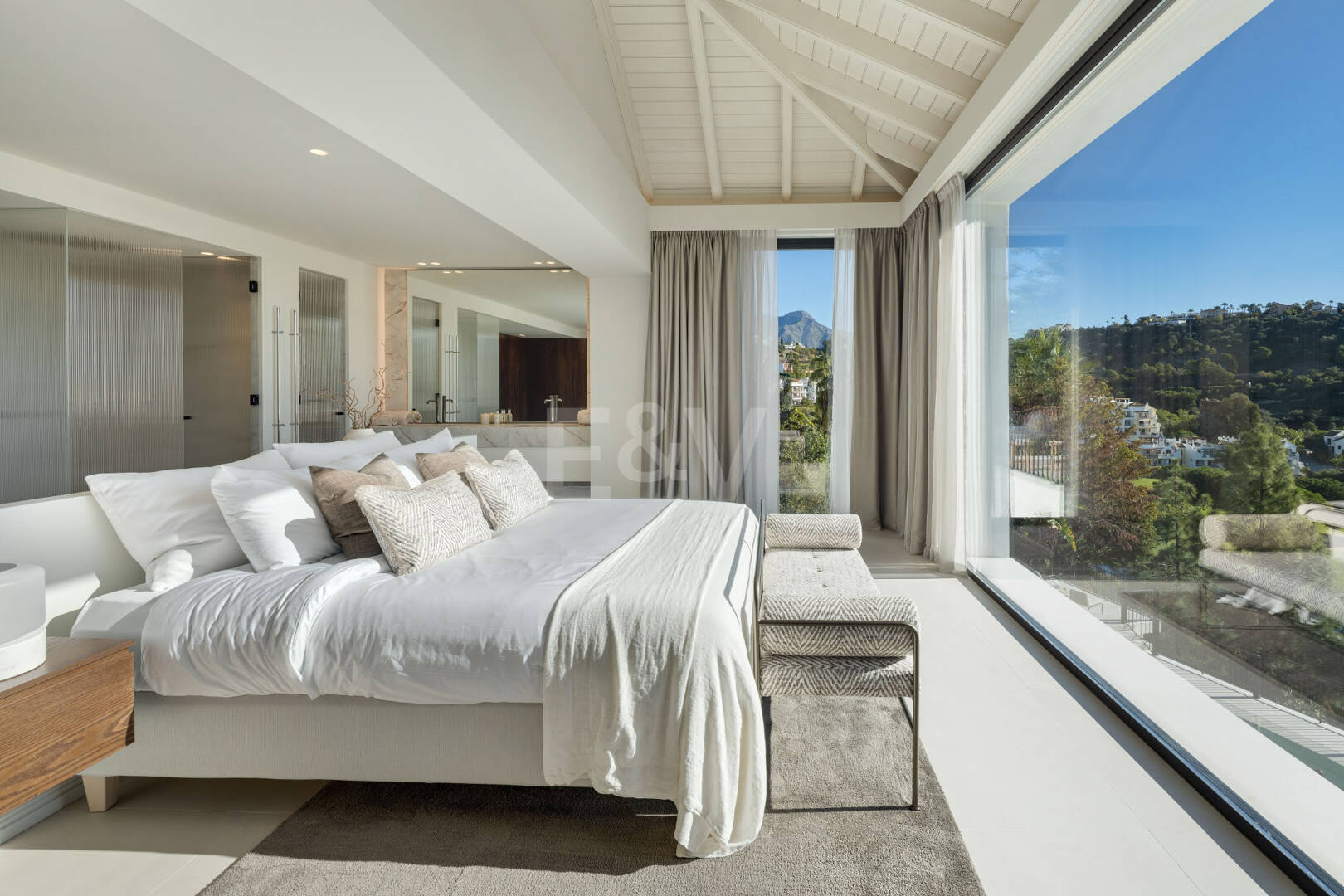 Frontline Golf Luxury with Panoramic Sea, Lake & Mountain Views in Los Arqueros