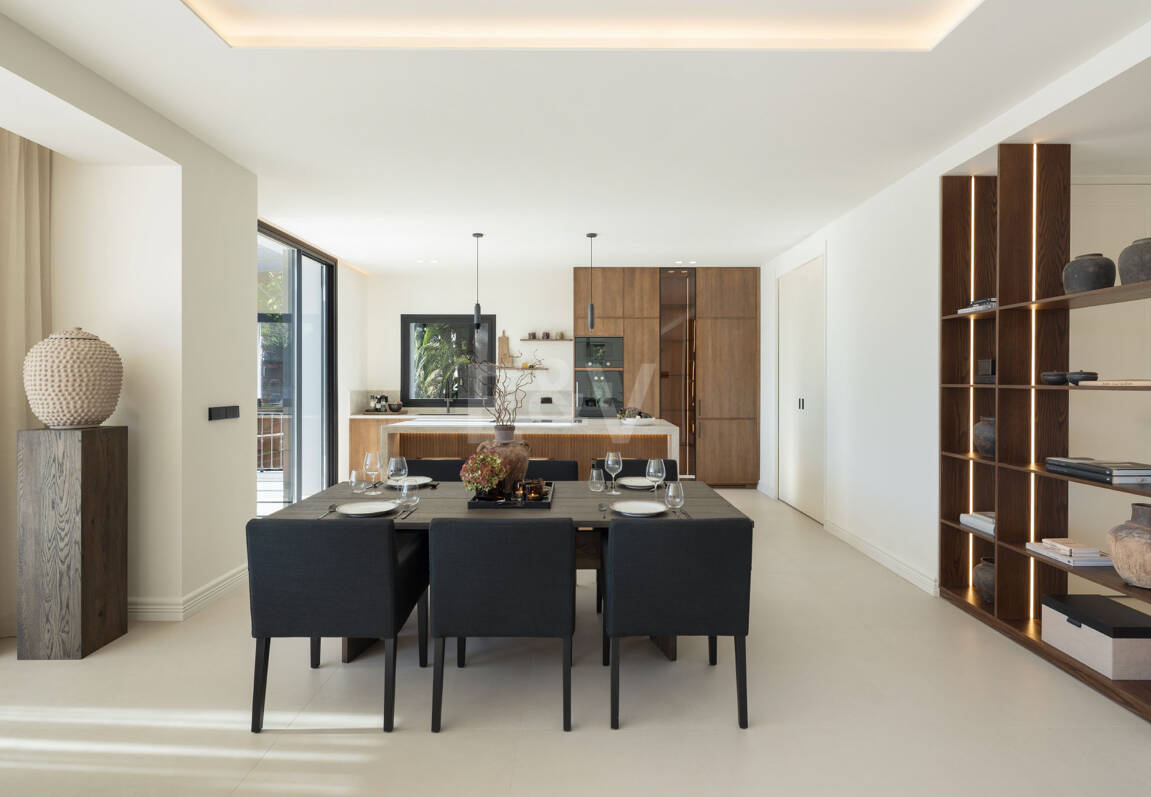 Frontline Golf Luxury with Panoramic Sea, Lake & Mountain Views in Los Arqueros