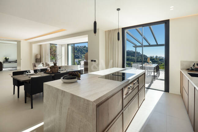 Frontline Golf Luxury with Panoramic Sea, Lake & Mountain Views in Los Arqueros