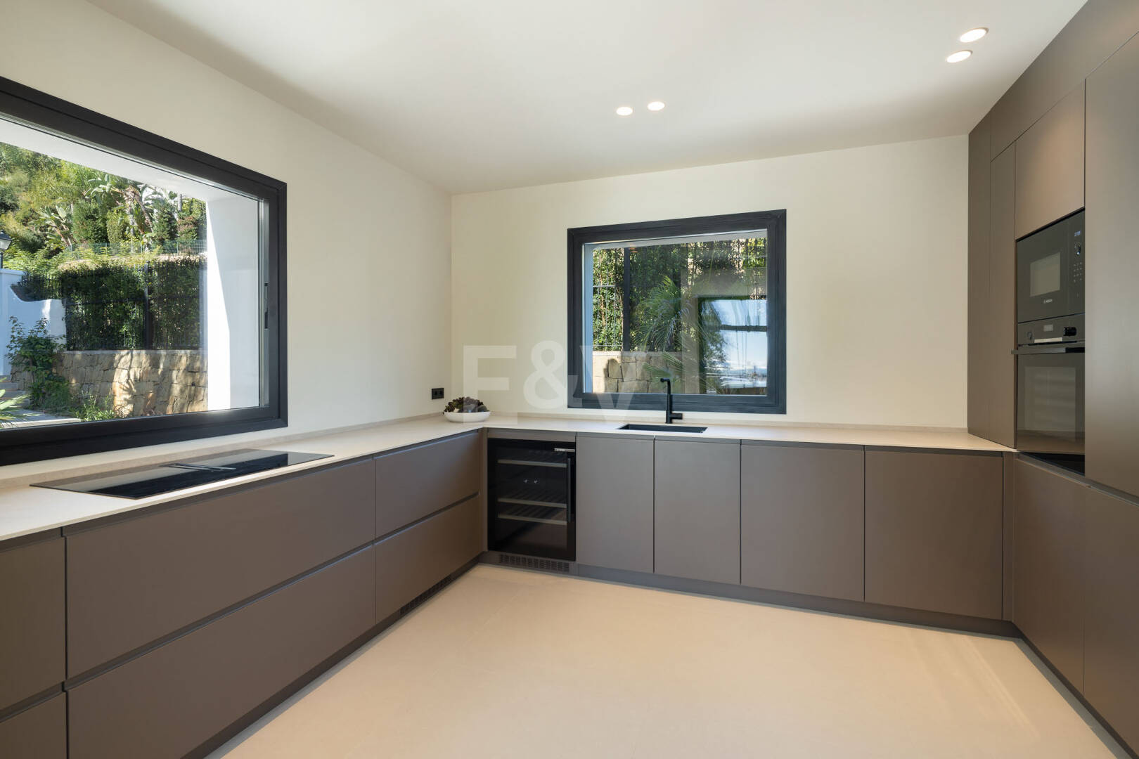 Frontline Golf Luxury with Panoramic Sea, Lake & Mountain Views in Los Arqueros