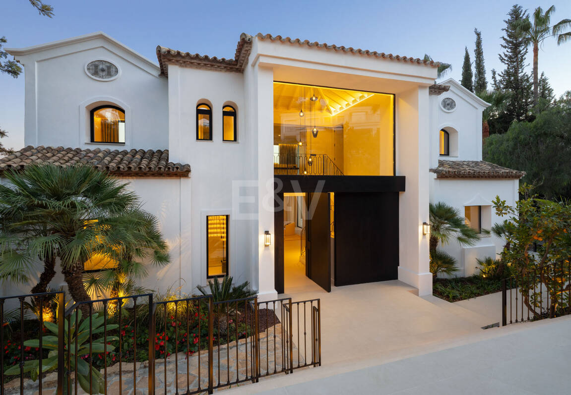 Frontline Golf Luxury with Panoramic Sea, Lake & Mountain Views in Los Arqueros