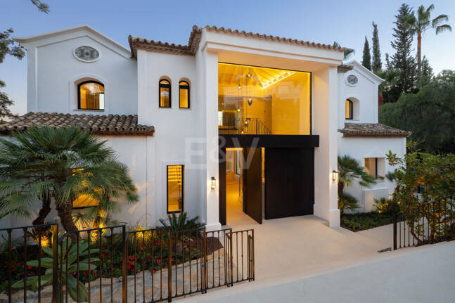 Frontline Golf Luxury with Panoramic Sea, Lake & Mountain Views in Los Arqueros