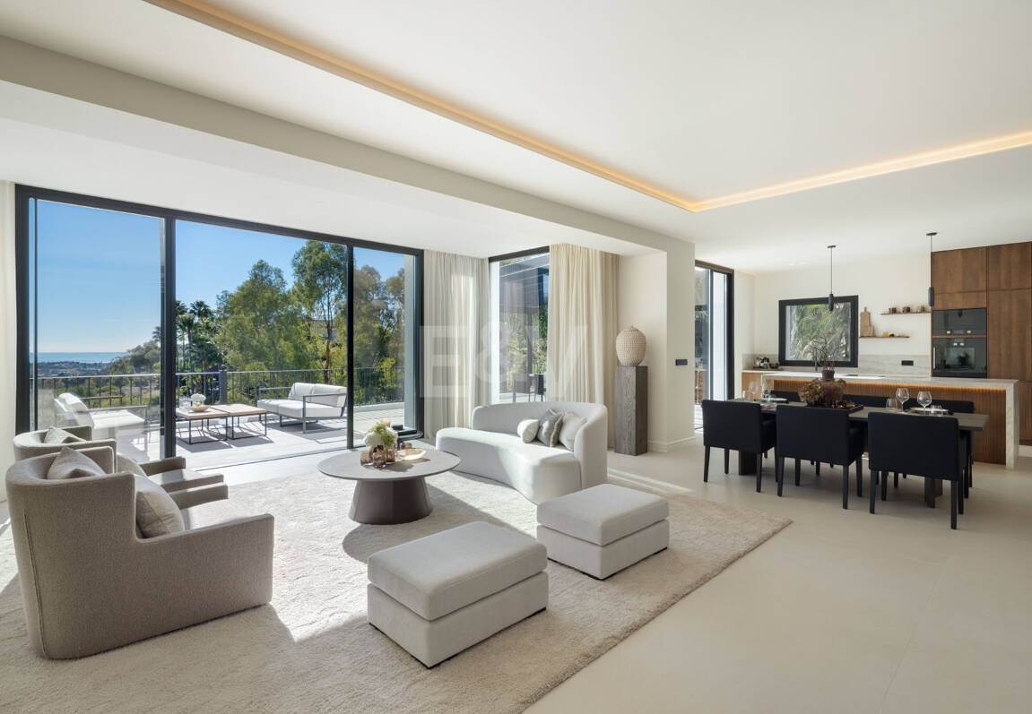 Frontline Golf Luxury with Panoramic Sea, Lake & Mountain Views in Los Arqueros