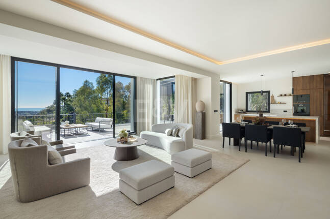 Frontline Golf Luxury with Panoramic Sea, Lake & Mountain Views in Los Arqueros