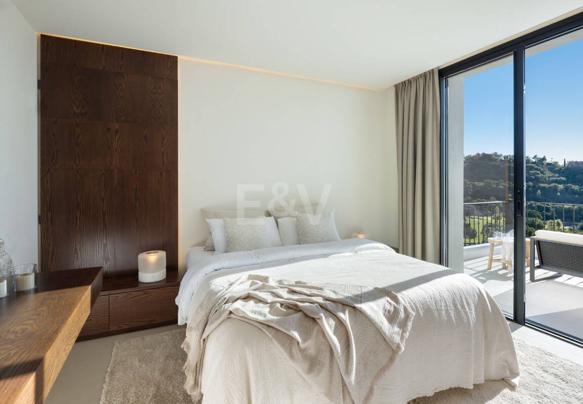 Frontline Golf Luxury with Panoramic Sea, Lake & Mountain Views in Los Arqueros