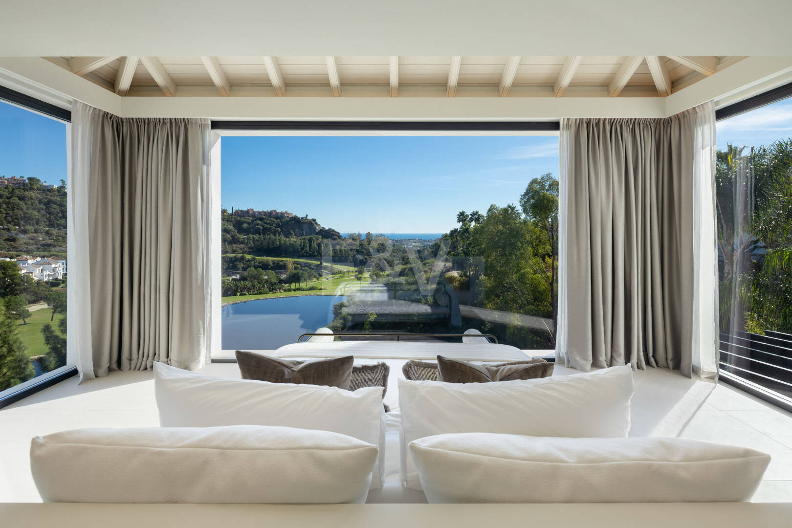 Frontline Golf Luxury with Panoramic Sea, Lake & Mountain Views in Los Arqueros