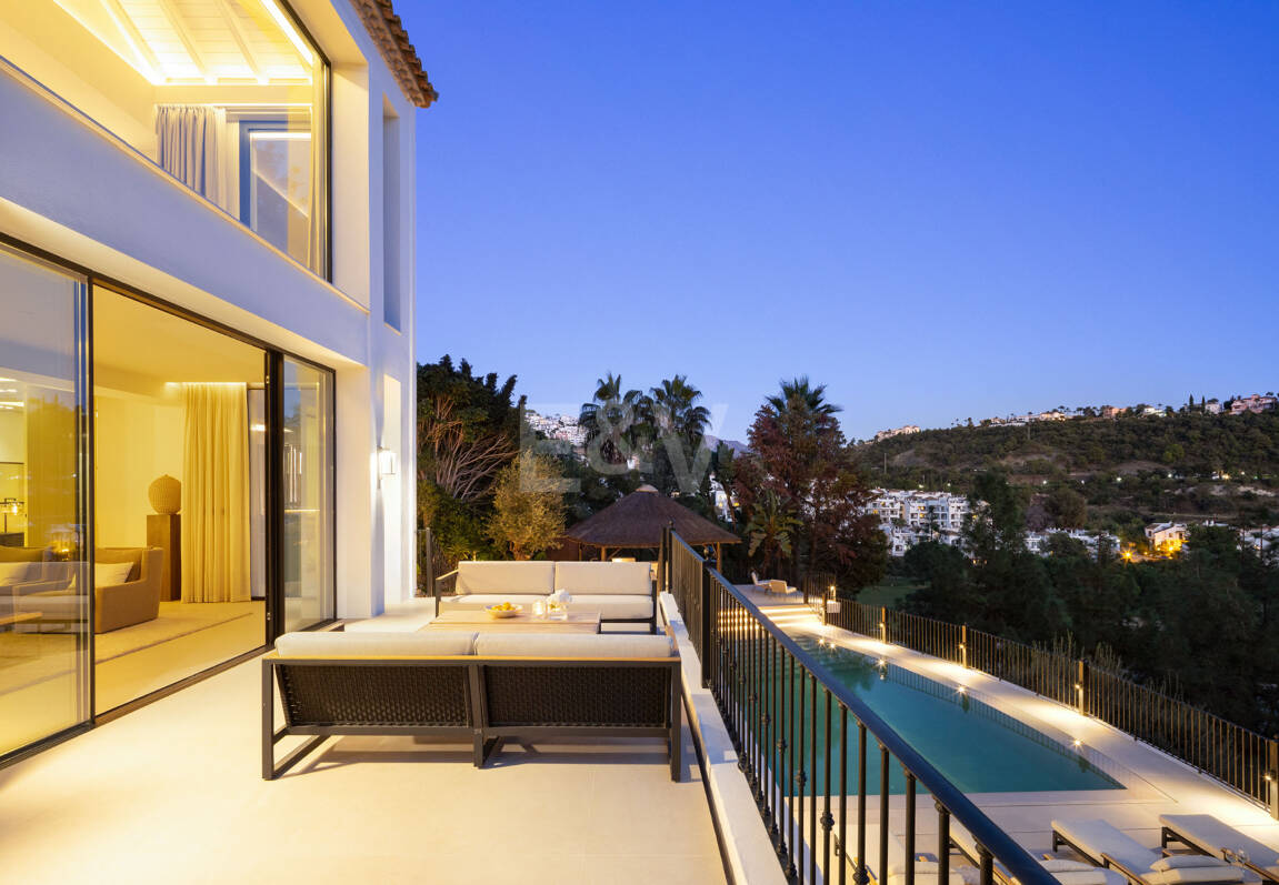 Frontline Golf Luxury with Panoramic Sea, Lake & Mountain Views in Los Arqueros
