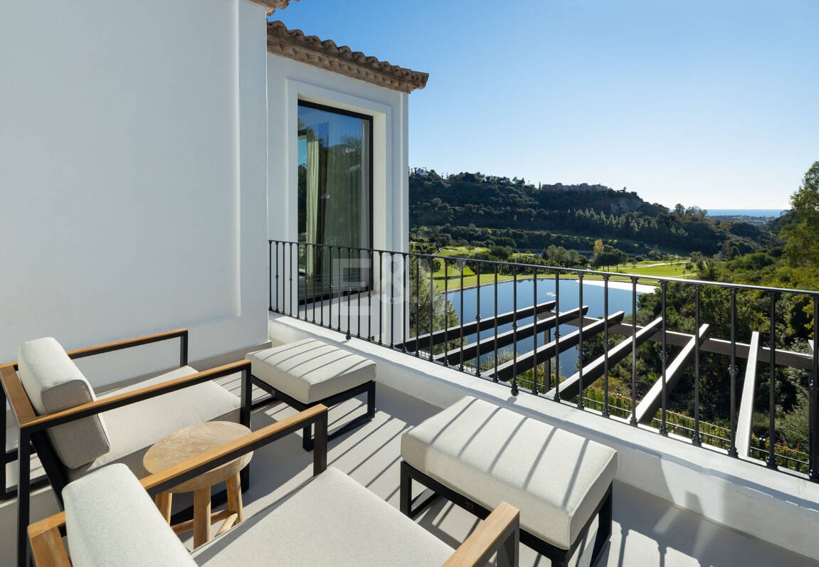 Frontline Golf Luxury with Panoramic Sea, Lake & Mountain Views in Los Arqueros