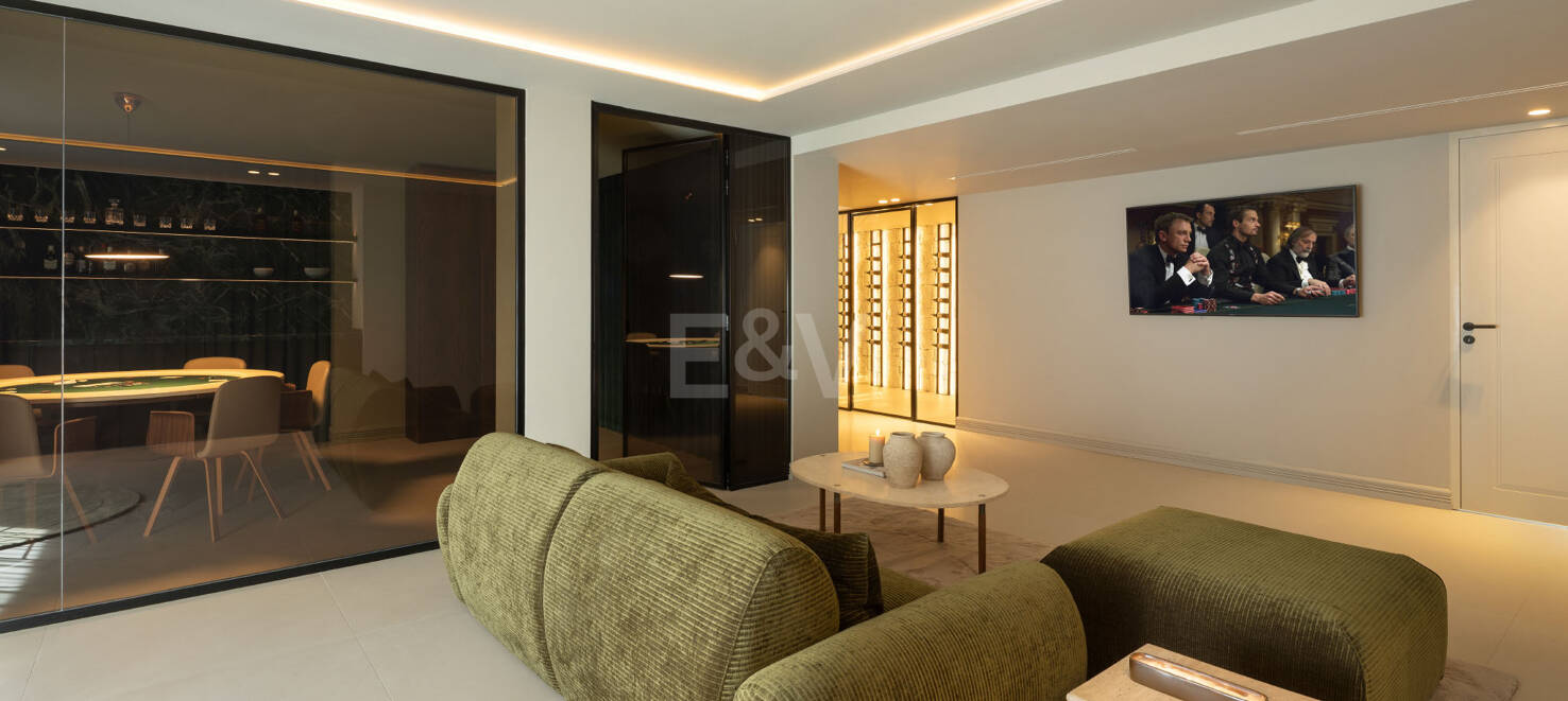 Lujo en Primera Línea de Golf con Vistas Panorámicas al Mar, Lago y Montañas en Los Arqueros