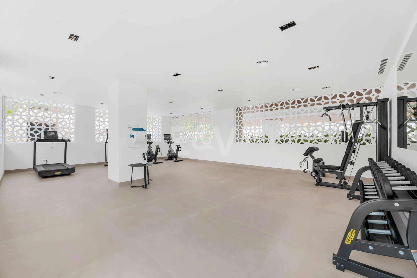 Villaähnliches Triplex mit Privatem Garten und Meerblick an Marbellas Goldener Meile