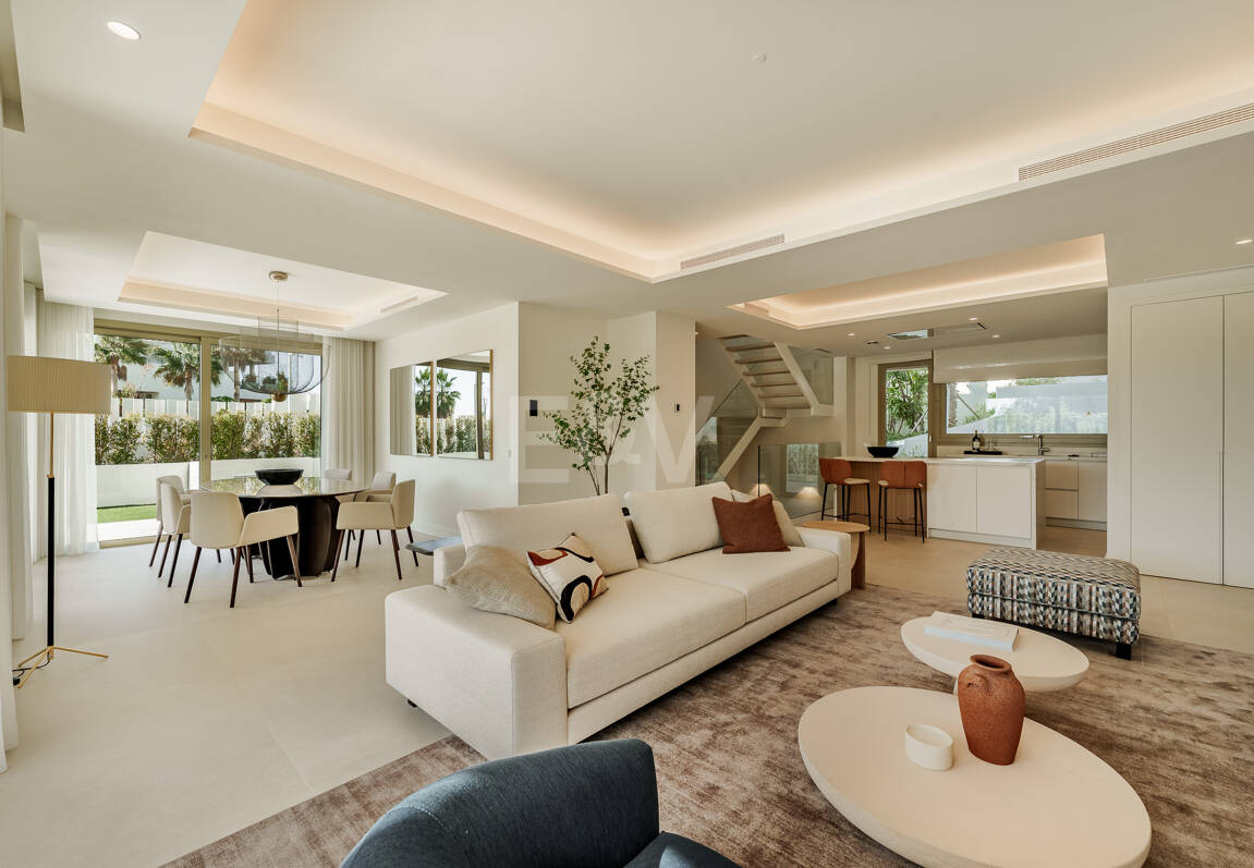 Villaähnliches Triplex mit Privatem Garten und Meerblick an Marbellas Goldener Meile