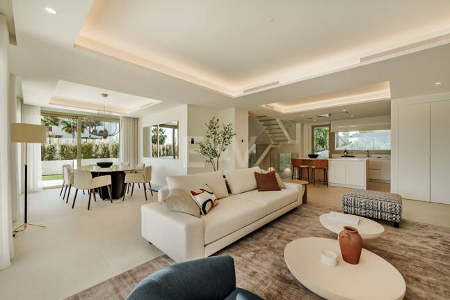 Villaähnliches Triplex mit Privatem Garten und Meerblick an Marbellas Goldener Meile