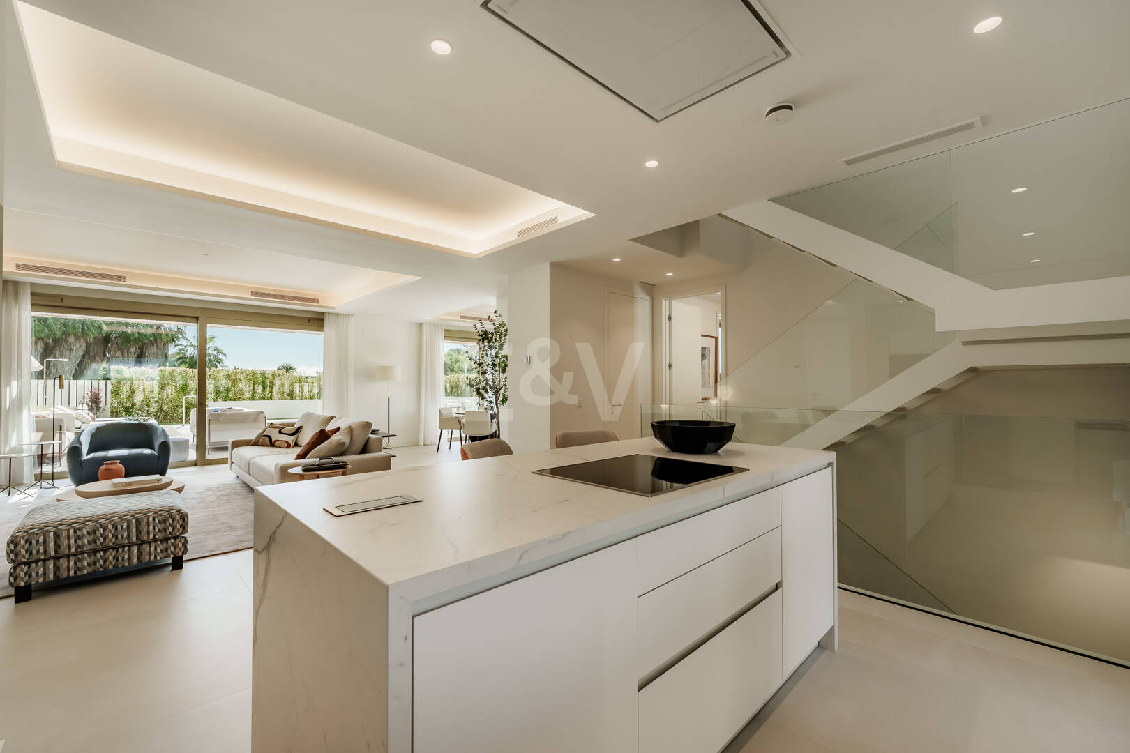 Villaähnliches Triplex mit Privatem Garten und Meerblick an Marbellas Goldener Meile