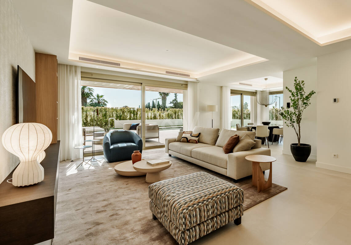Triplex estilo Villa jardín privado y vistas al mar en la Milla de Oro de Marbella