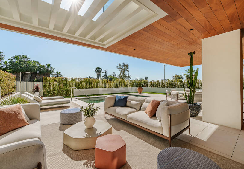 Villaähnliches Triplex mit Privatem Garten und Meerblick an Marbellas Goldener Meile