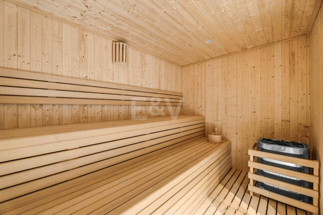 Villaähnliches Triplex mit Privatem Garten und Meerblick an Marbellas Goldener Meile