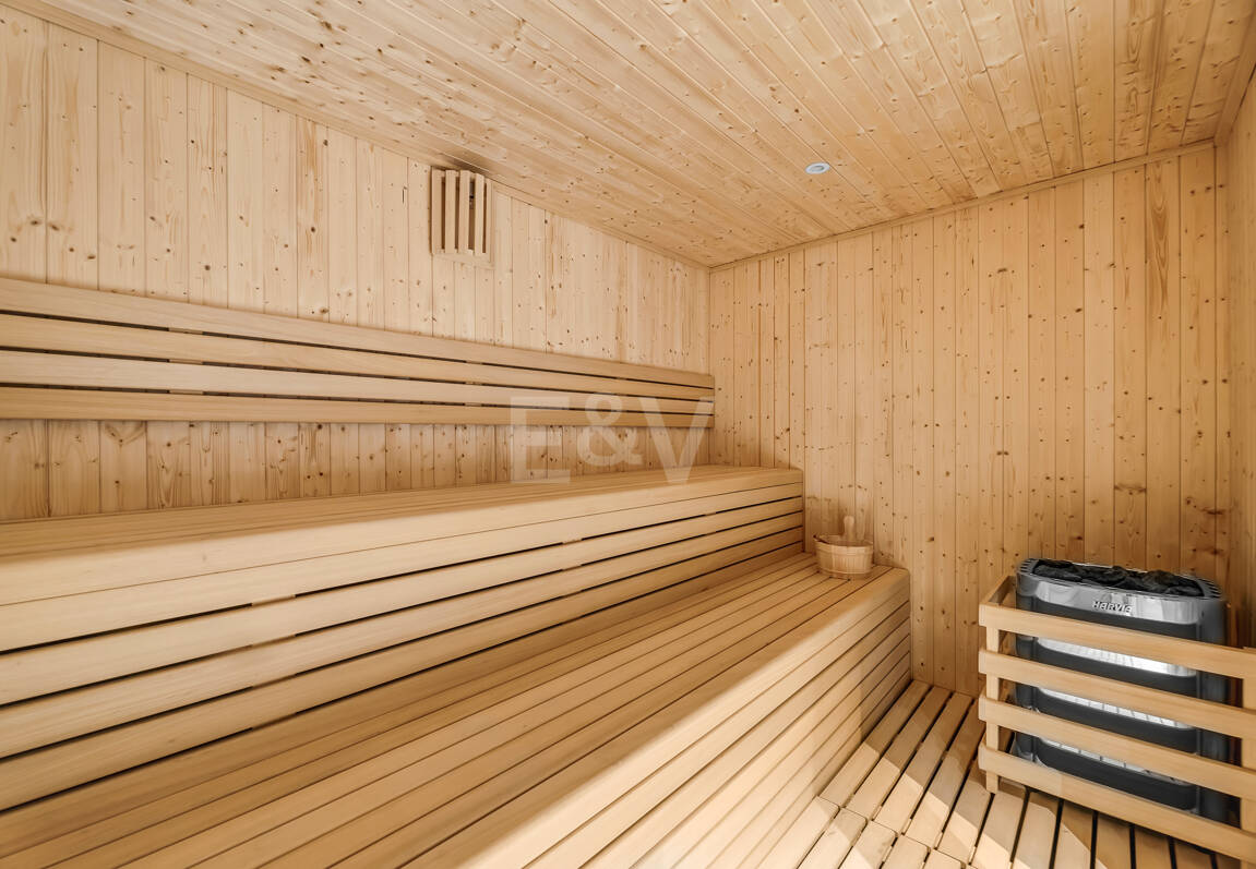 Villaähnliches Triplex mit Privatem Garten und Meerblick an Marbellas Goldener Meile