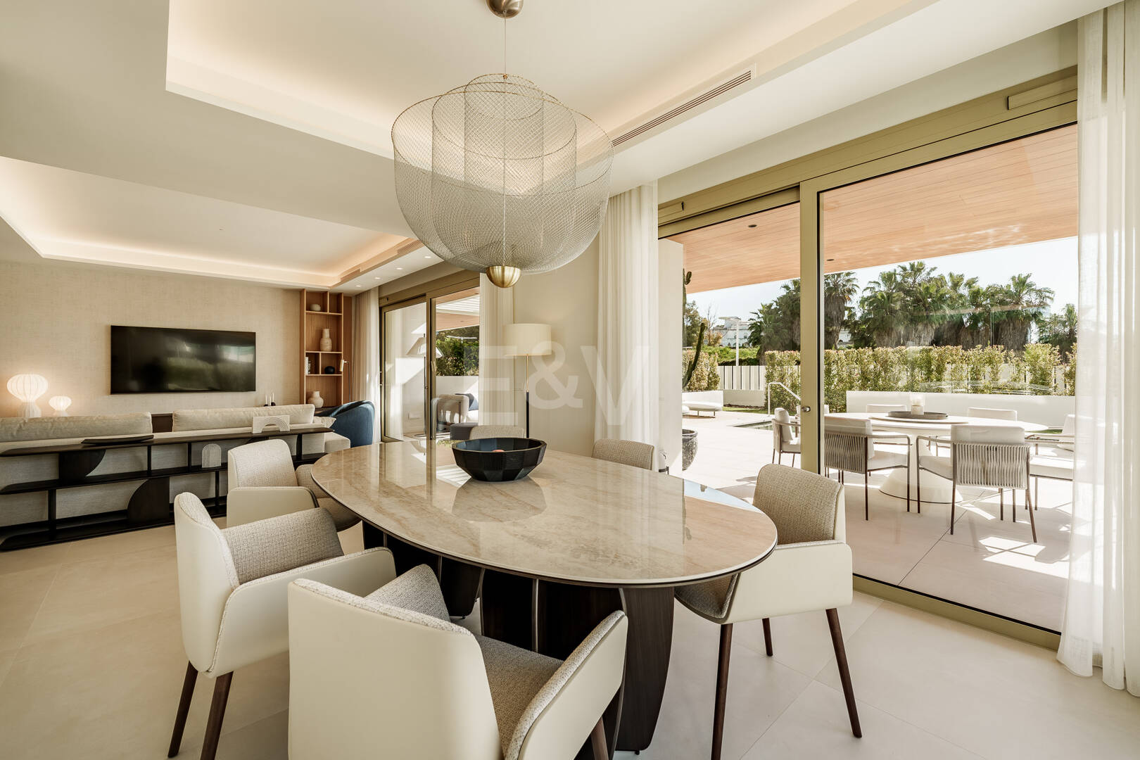 Villaähnliches Triplex mit Privatem Garten und Meerblick an Marbellas Goldener Meile