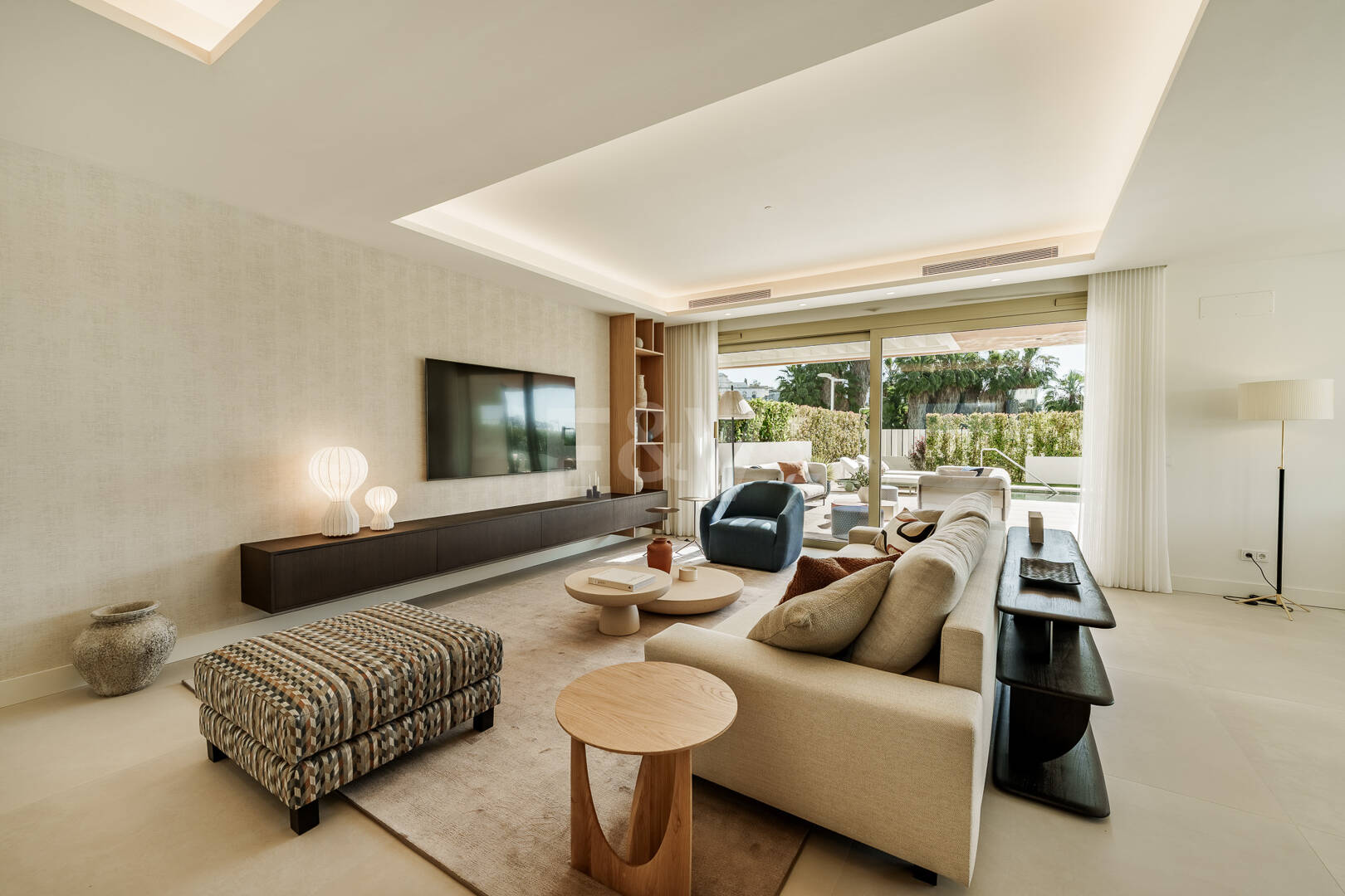 Villaähnliches Triplex mit Privatem Garten und Meerblick an Marbellas Goldener Meile