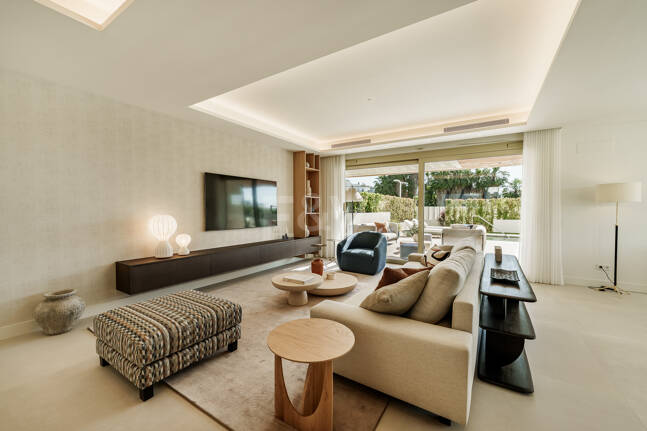 Villaähnliches Triplex mit Privatem Garten und Meerblick an Marbellas Goldener Meile