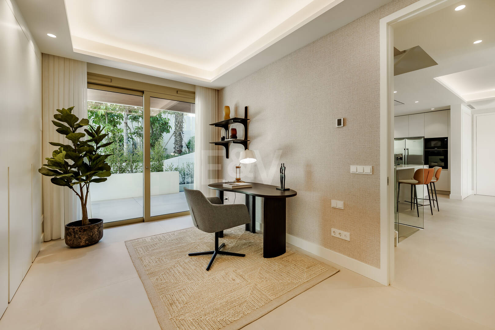 Villaähnliches Triplex mit Privatem Garten und Meerblick an Marbellas Goldener Meile