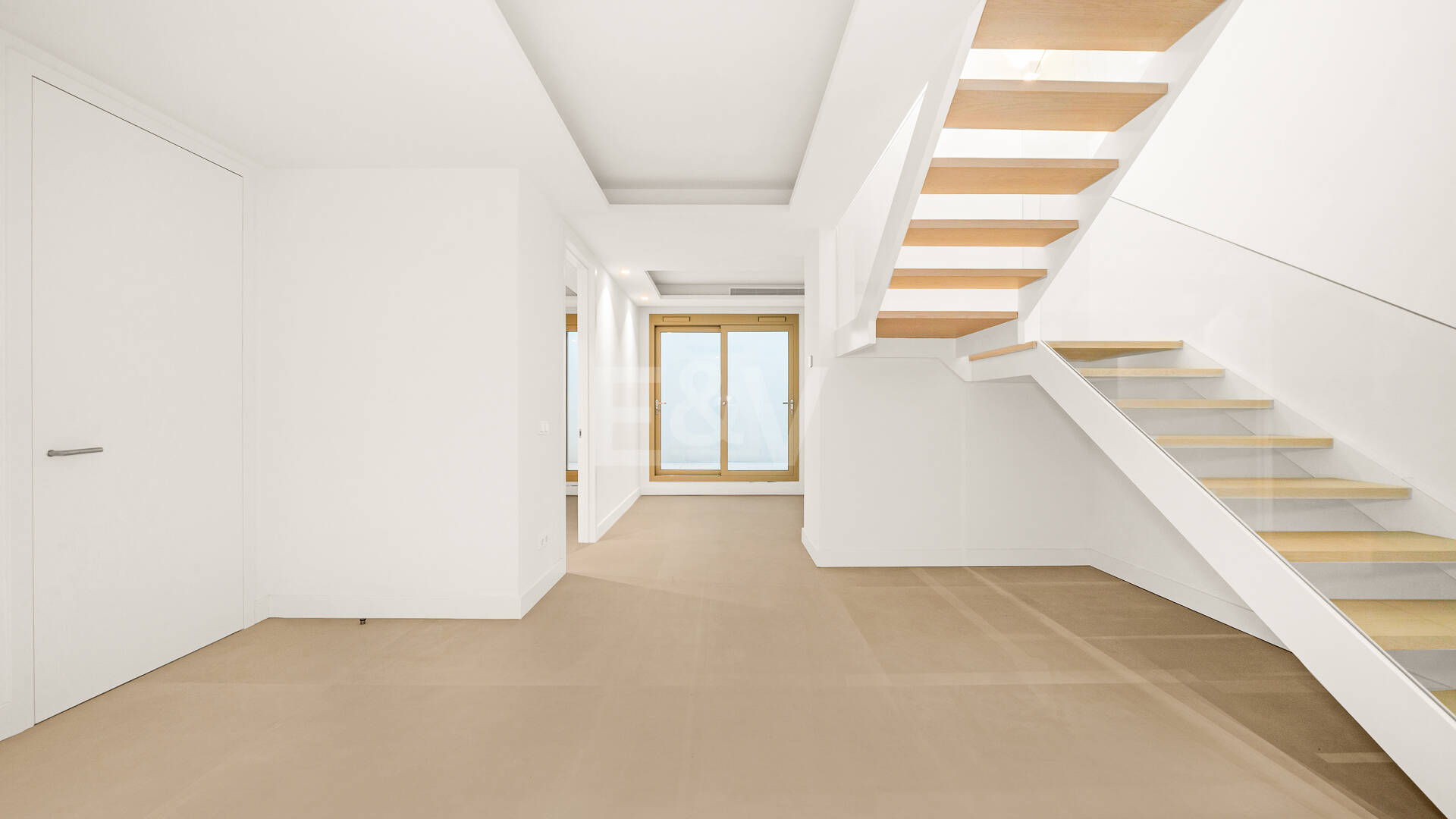 Elegante Triplex-Residenz mit Privatem Garten und Pool Nur Wenige Meter Vom Strand an der Goldenen Meile