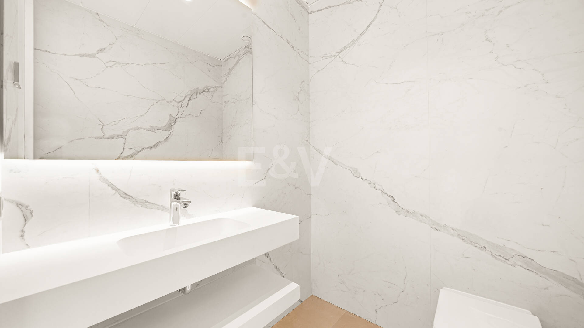 Elegante Triplex-Residenz mit Privatem Garten und Pool Nur Wenige Meter Vom Strand an der Goldenen Meile