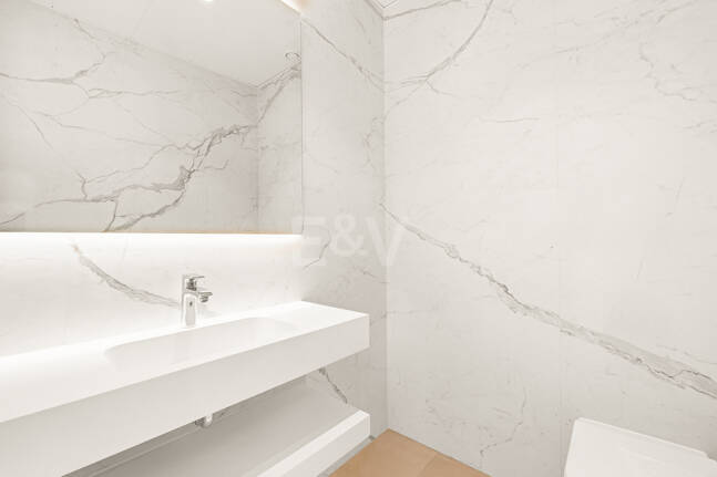 Elegante Triplex-Residenz mit Privatem Garten und Pool Nur Wenige Meter Vom Strand an der Goldenen Meile