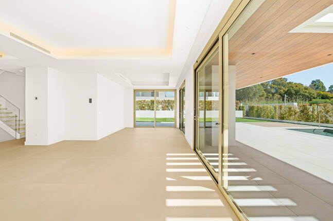 Elegante Triplex-Residenz mit Privatem Garten und Pool Nur Wenige Meter Vom Strand an der Goldenen Meile