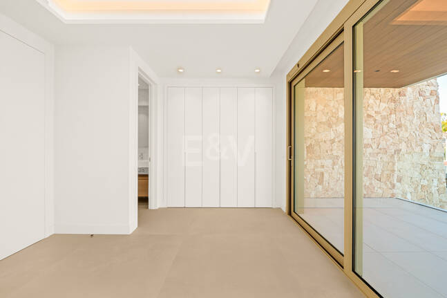 Elegante Triplex-Residenz mit Privatem Garten und Pool Nur Wenige Meter Vom Strand an der Goldenen Meile