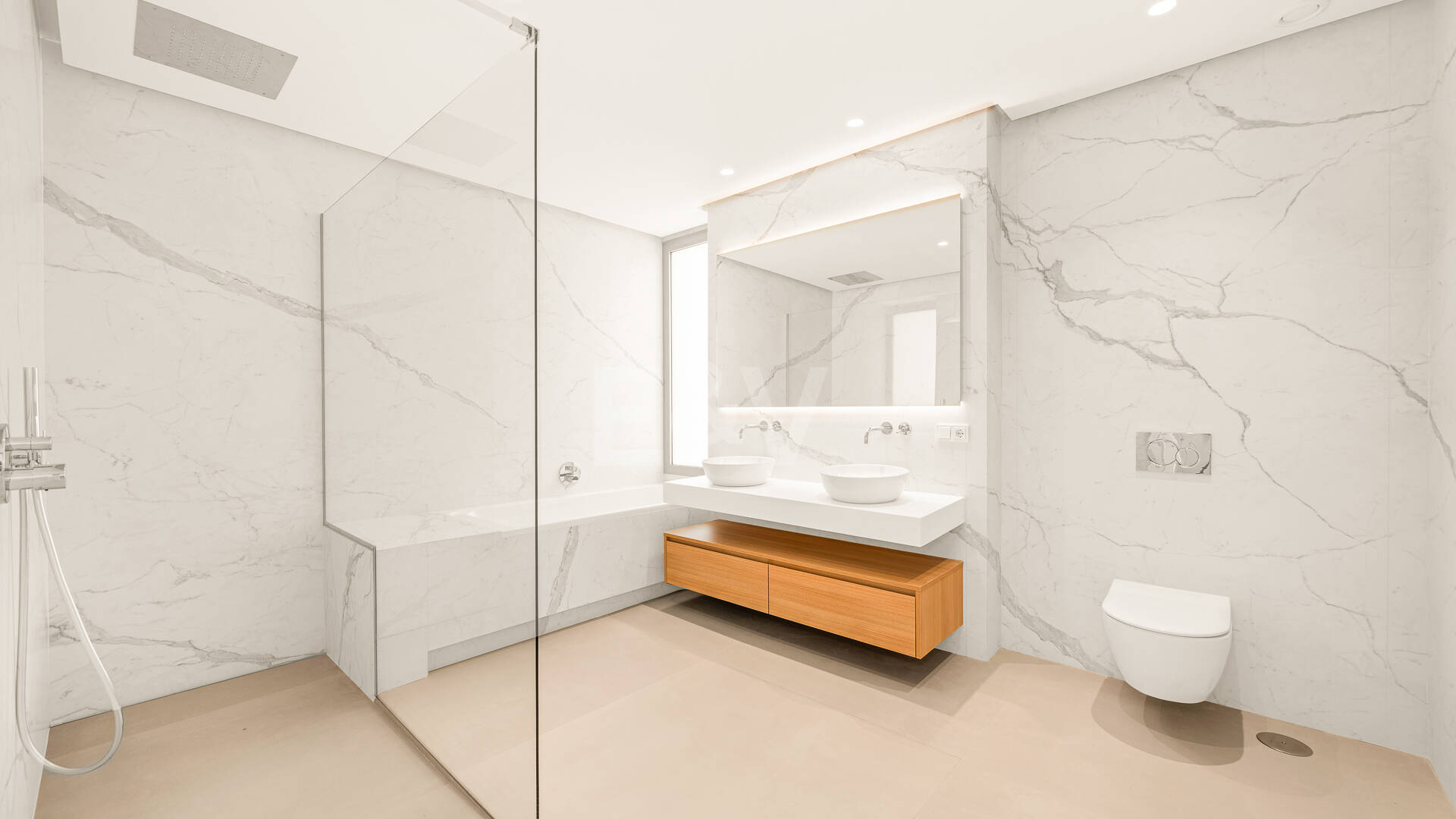 Elegante Triplex-Residenz mit Privatem Garten und Pool Nur Wenige Meter Vom Strand an der Goldenen Meile