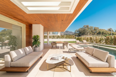 Elegante Triplex-Residenz mit Privatem Garten und Pool Nur Wenige Meter Vom Strand an der Goldenen Meile