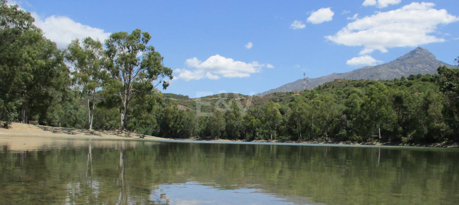 Corner Townhouse med trädgård och oberoende lägenhet