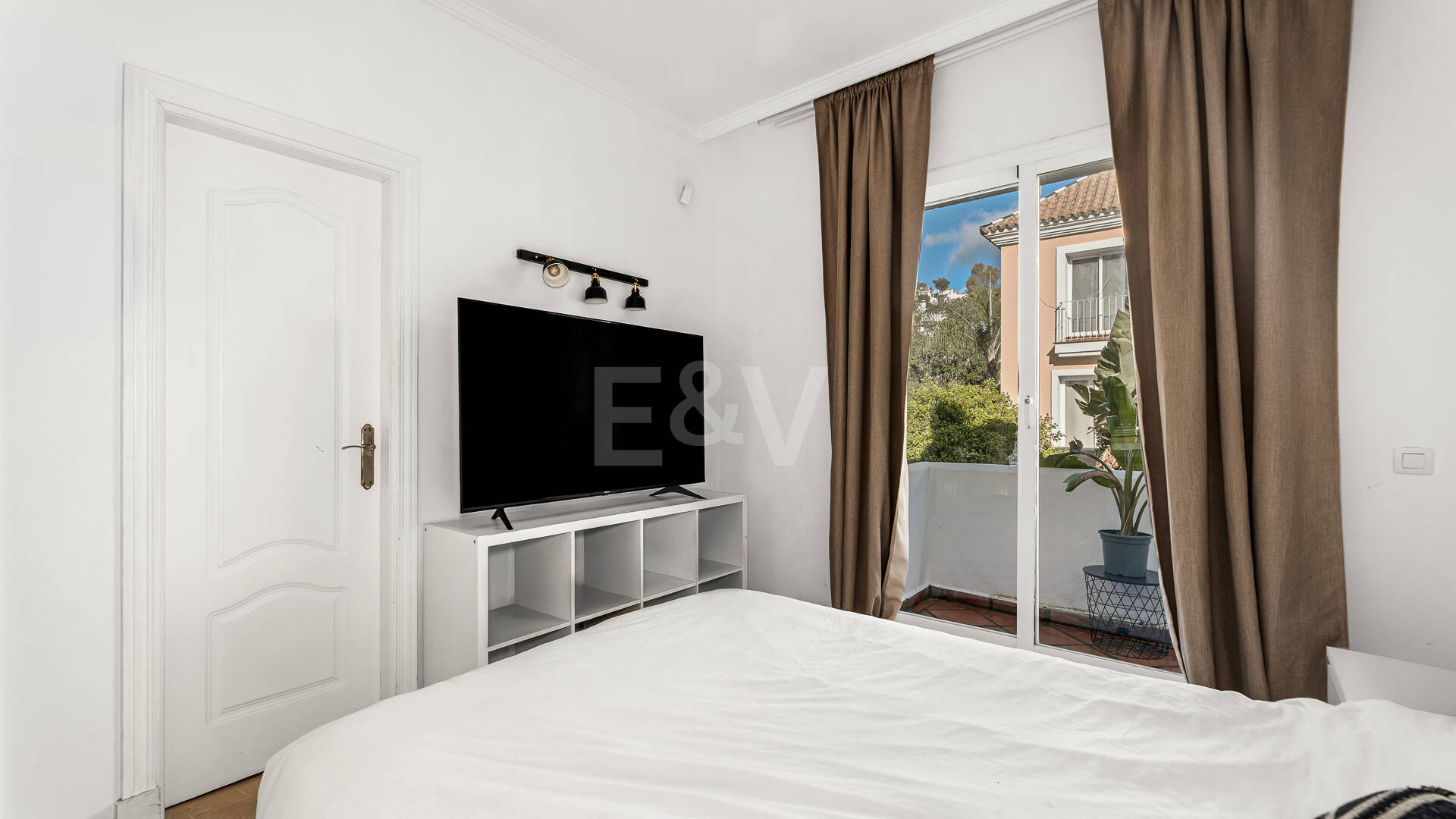 Corner Townhouse z ogrodem i Niezależnym apartamentem