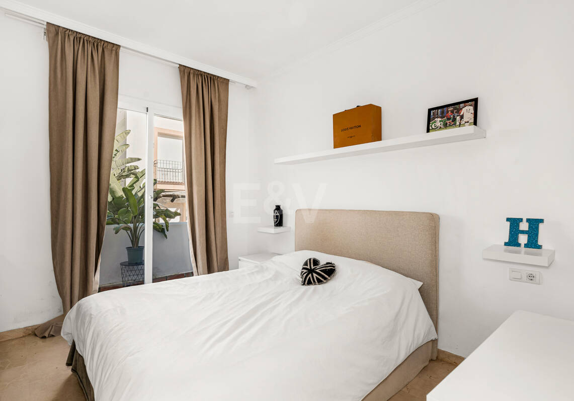 Corner Townhouse with Garden and Independent apartment in Nueva Andalucía