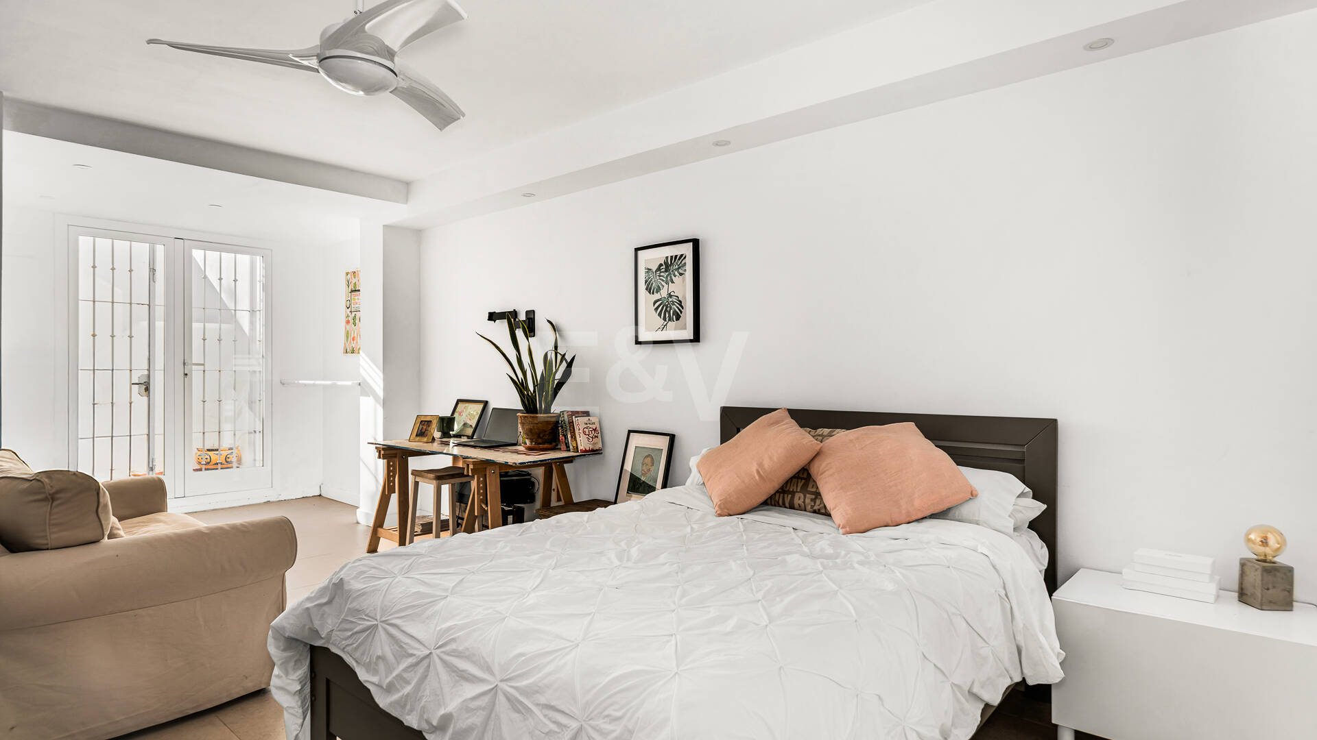 Corner Townhouse z ogrodem i Niezależnym apartamentem