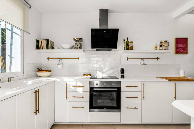 Corner Townhouse with Garden and Independent apartment