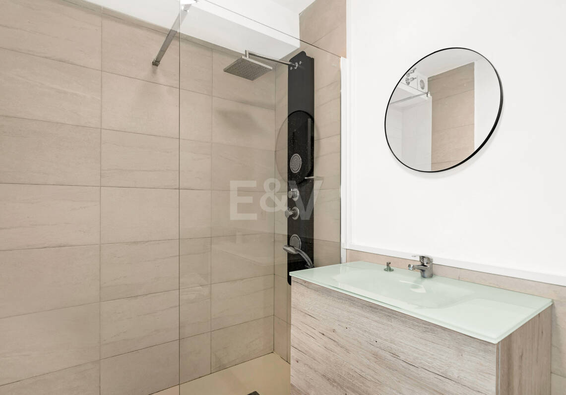 Corner Townhouse with Garden and Independent apartment in Nueva Andalucía