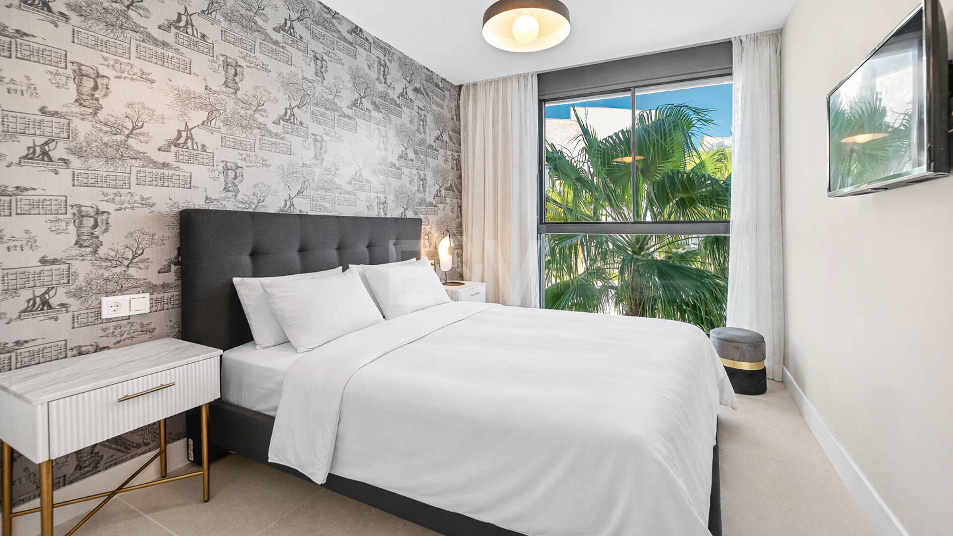 Ático moderno con terraza en la azotea