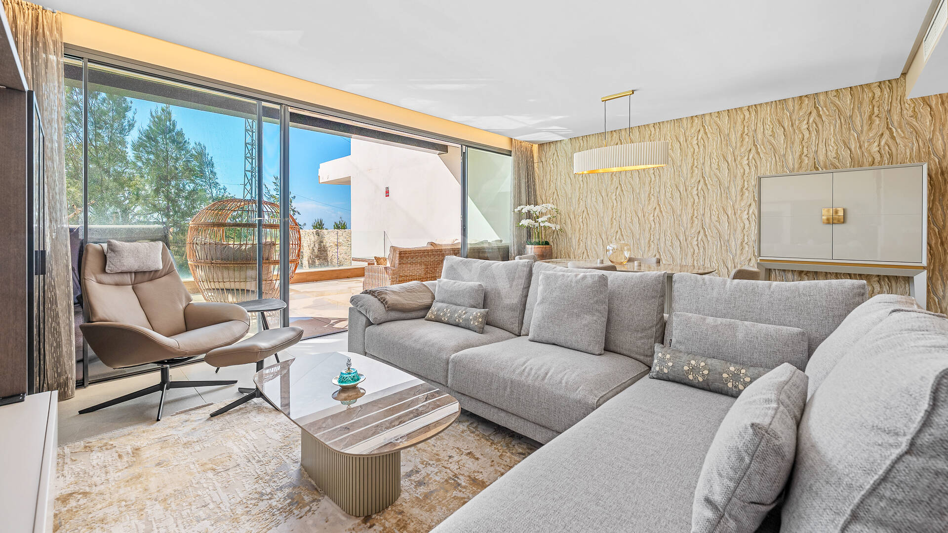 Modernes Penthouse mit Dachterrasse