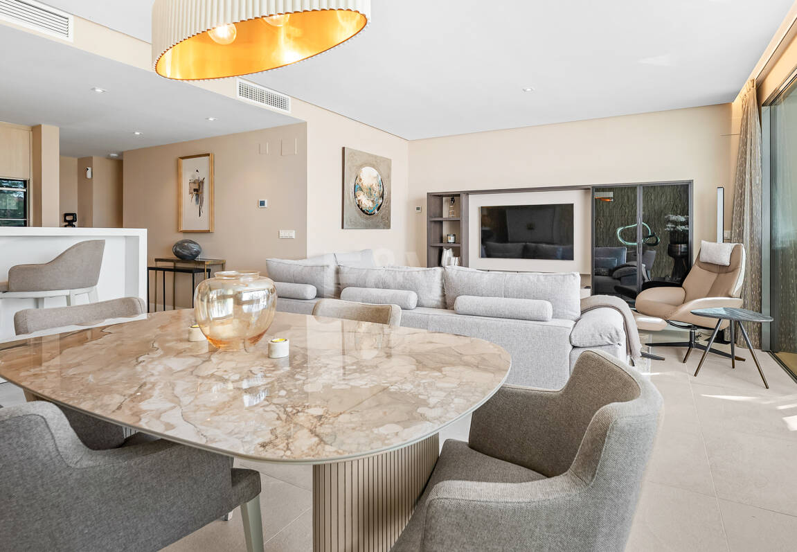 Modernes Penthouse mit Dachterrasse