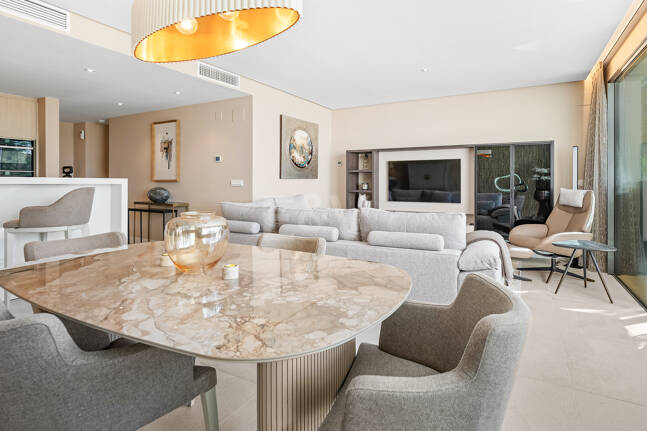 Modernes Penthouse mit Dachterrasse