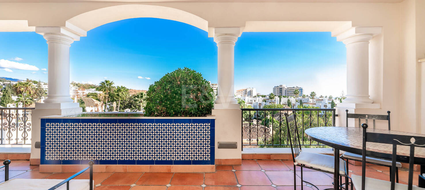 Apartamento en primera línea de playa en la Milla de Oro con impresionantes vistas