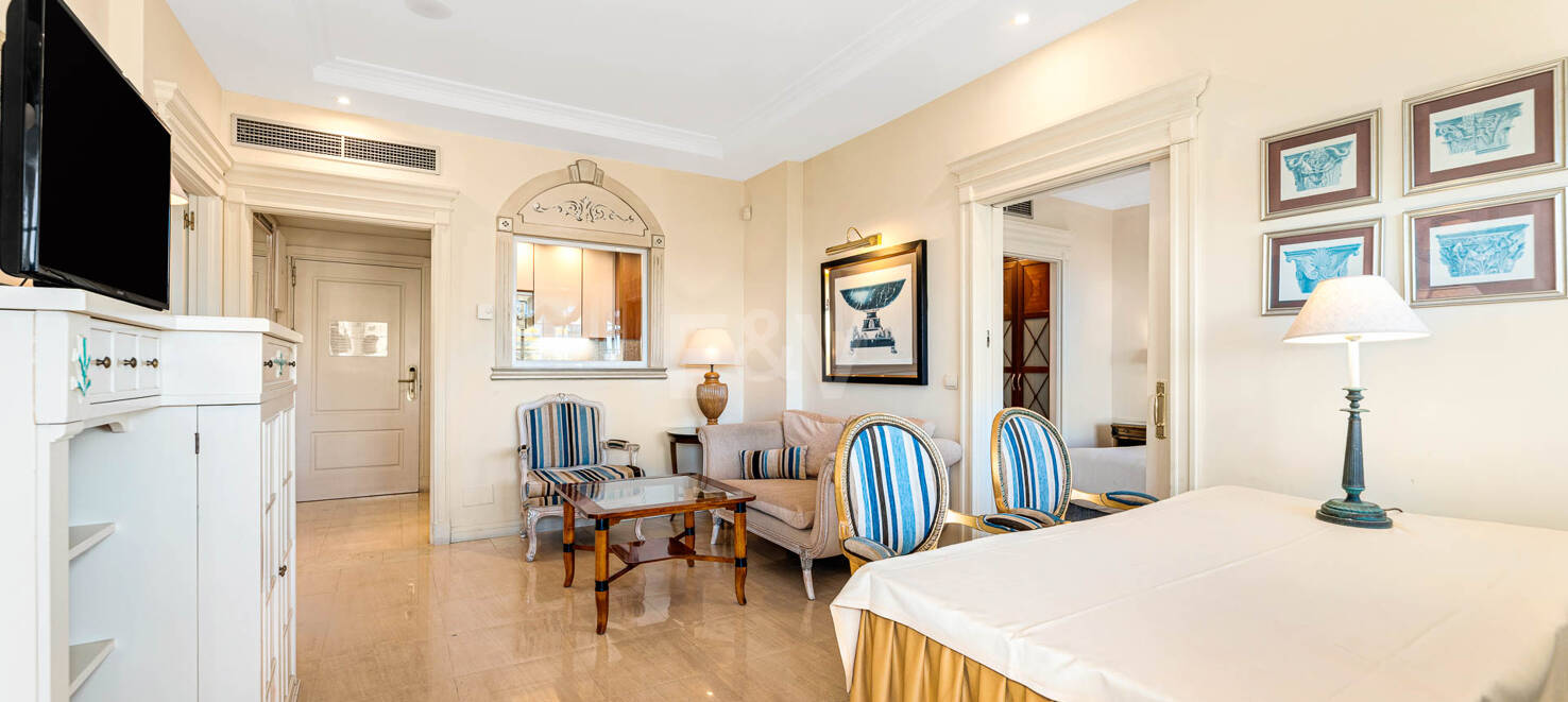 Apartamento en primera línea de playa en la Milla de Oro con impresionantes vistas