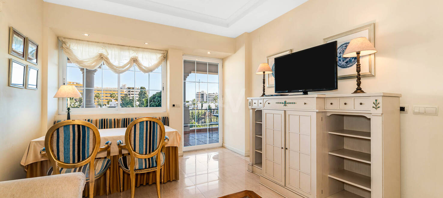 Apartamento en primera línea de playa en la Milla de Oro con impresionantes vistas