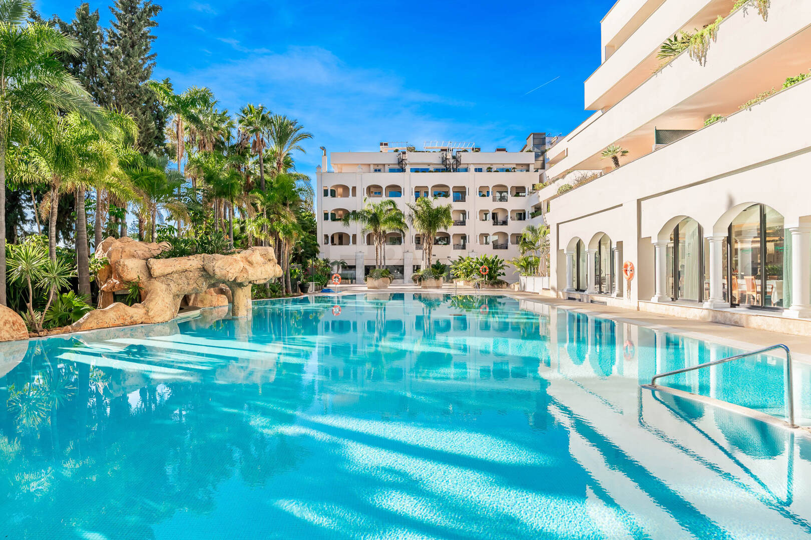 Lägenhet till salu i Beach Side Golden Mile, Marbella Golden Mile