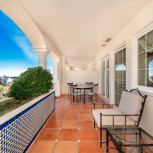 Apartamento en primera línea de playa en la Milla de Oro con impresionantes vistas