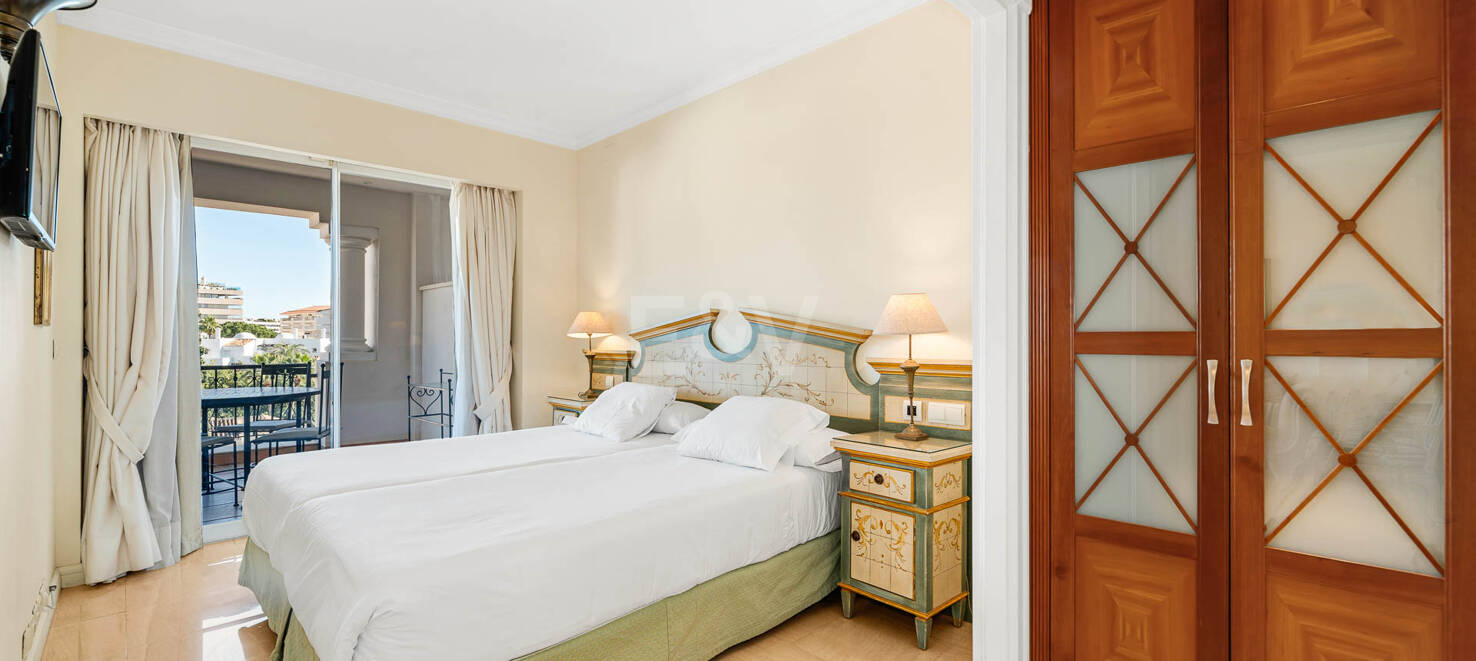 Apartamento en primera línea de playa en la Milla de Oro con impresionantes vistas