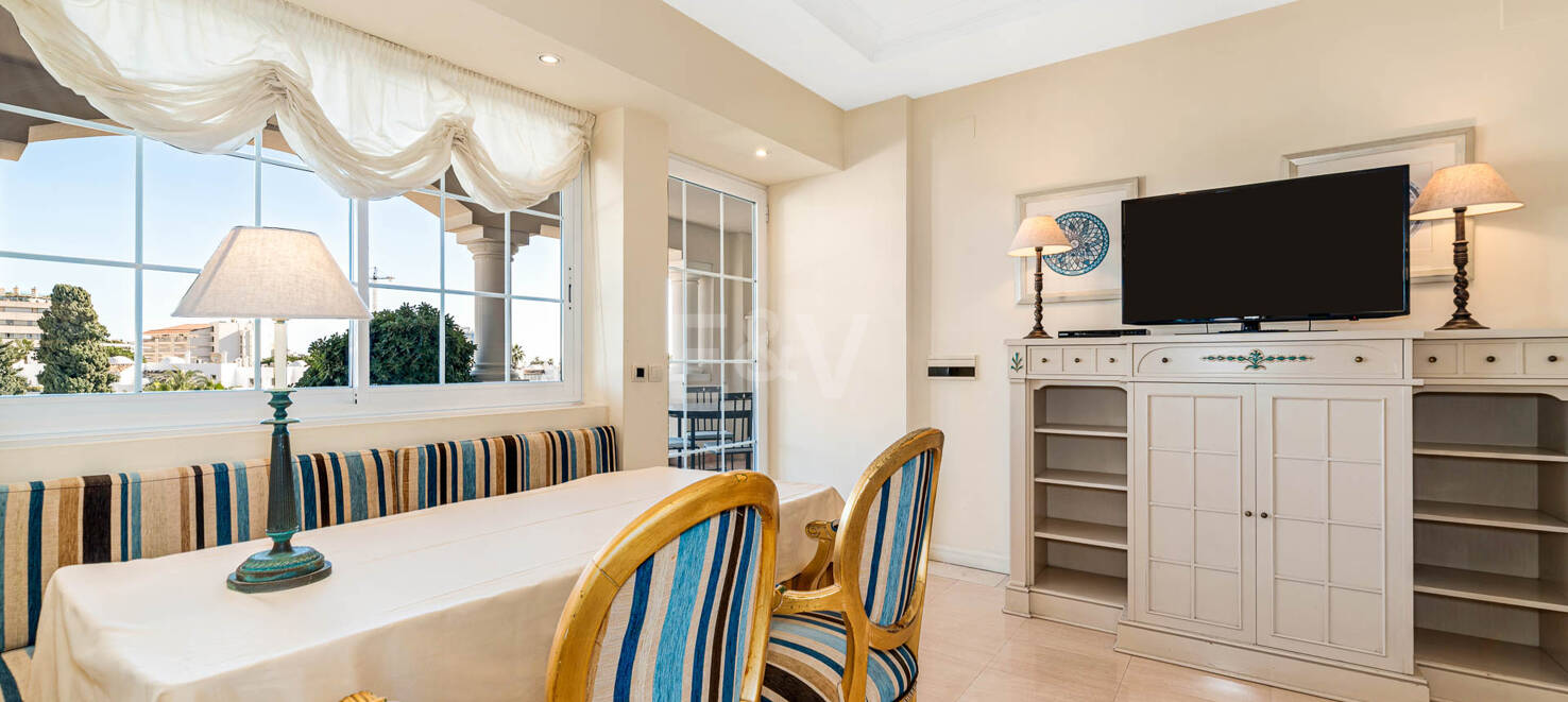 Apartamento en primera línea de playa en la Milla de Oro con impresionantes vistas