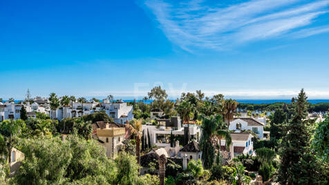 Apartamento en primera línea de playa en la Milla de Oro con impresionantes vistas